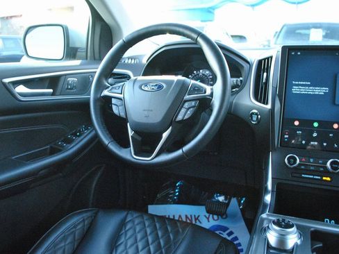 Used 2024 Ford Edge Titanium image 14