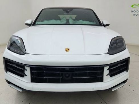 Used 2024 Porsche Cayenne Coupe AWD/4WD image 2