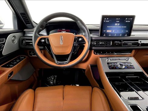 Used 2022 Lincoln Aviator Black Label w/ Dynamic Handling Package AWD/4WD image 8