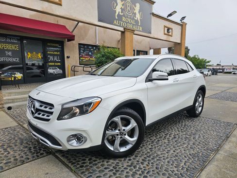 Used 2019 Mercedes-Benz GLA 250 4MATIC image 1