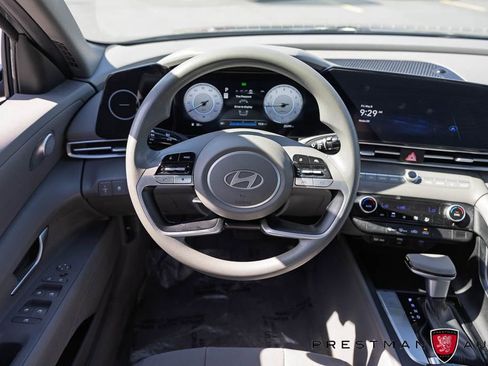 Used 2024 Hyundai Elantra SEL FWD image 2
