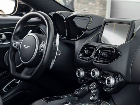 Used 2023 Aston Martin V8 Vantage Roadster image 25