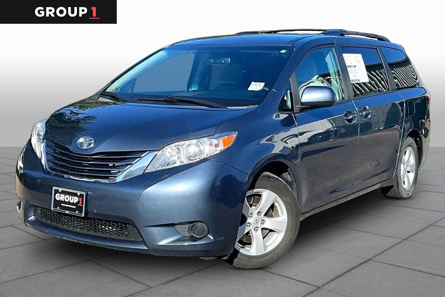 Certified 2017 Toyota Sienna LE FWD image 1