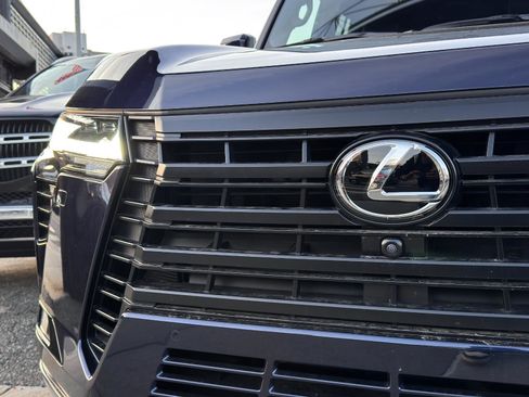 Used 2024 Lexus GX 550 GX 550 Premium w/ Accessory Package (31) image 11