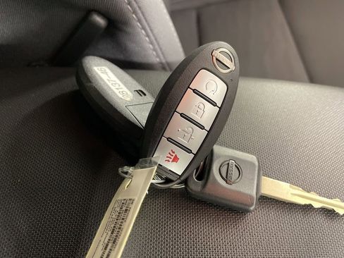 Used 2024 Nissan Frontier SV w/ SV Convenience Package image 43