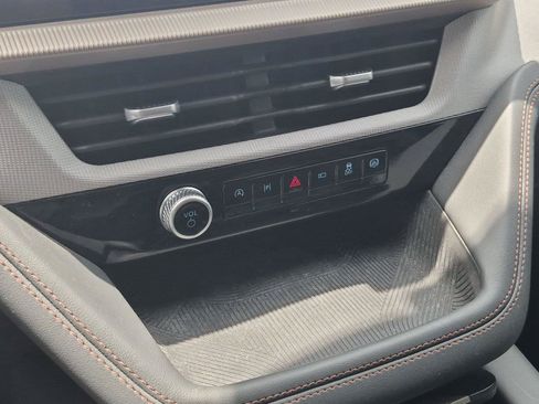 Used 2025 Ford Explorer Active w/ Active Comfort Package RWD image 16