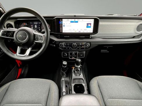 Used 2025 Jeep Wrangler Unlimited Sahara AWD/4WD image 8