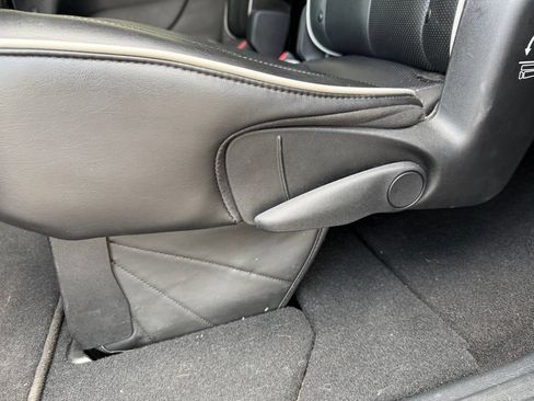 Used 2025 Chrysler Pacifica Limited FWD image 20