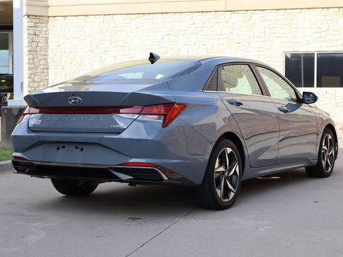 Used 2021 Hyundai Elantra Limited FWD image 3