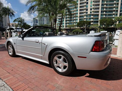 Used 2004 Ford Mustang Convertible image 5
