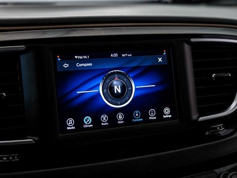 Used 2020 Chrysler Voyager Lxi image 28