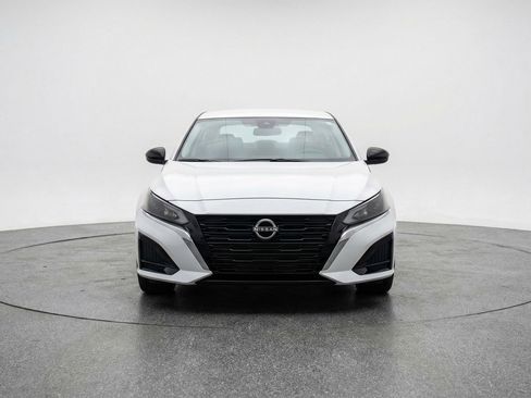 Used 2025 Nissan Altima 2.5 SV image 2