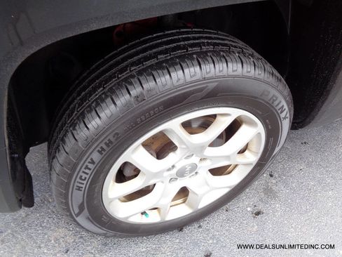 Used 2018 Jeep Renegade Latitude image 8