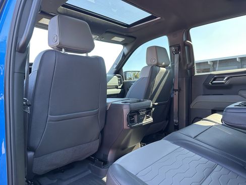 Used 2023 Chevrolet Silverado 1500 ZR2 image 19