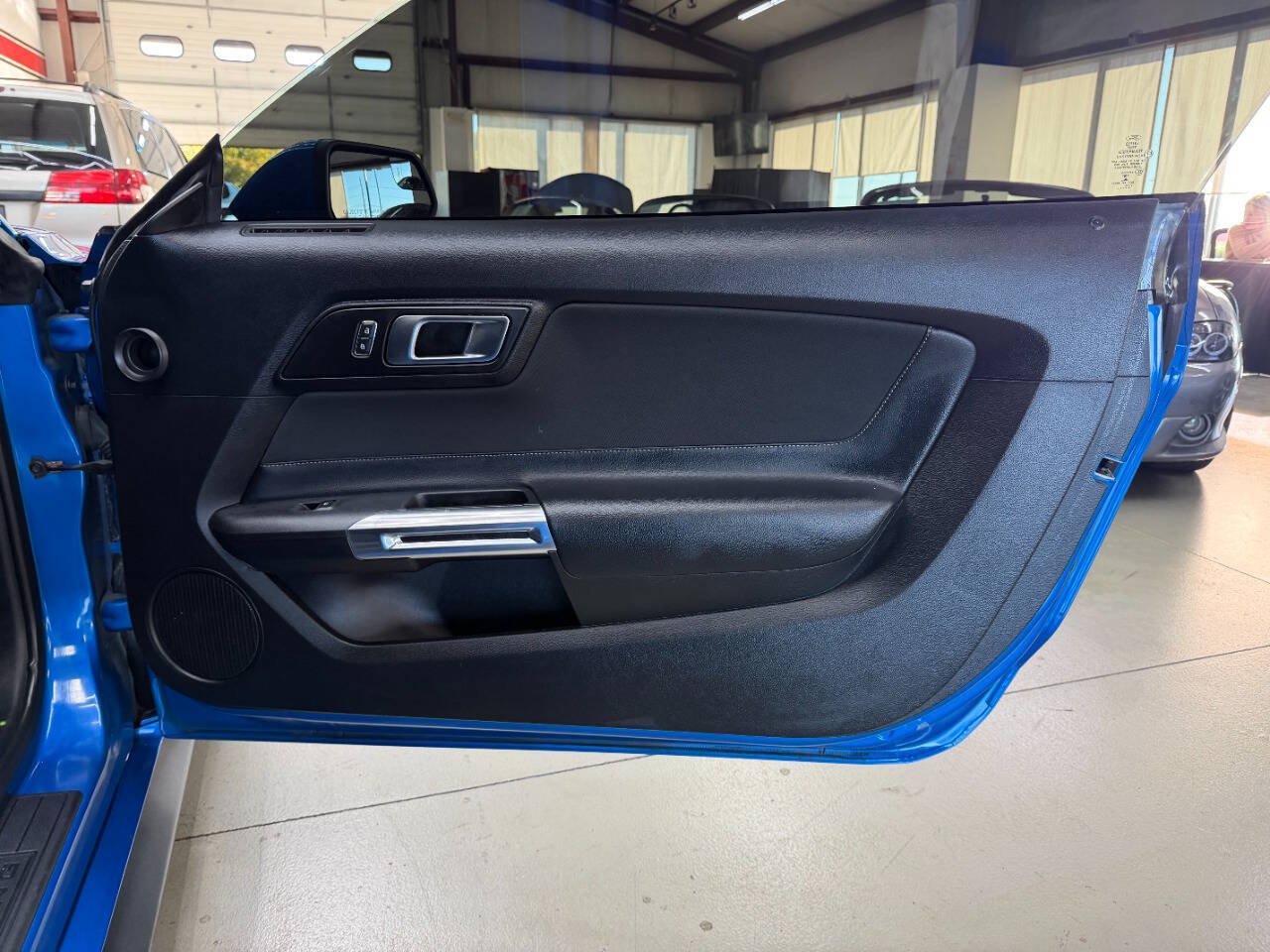 Used 2019 Ford Mustang Coupe RWD image 12