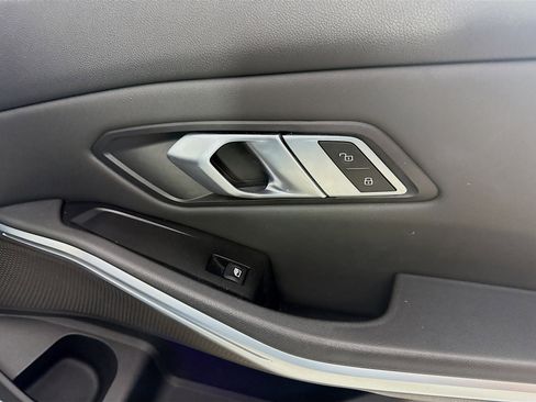 Used 2019 BMW 330i Sedan w/ Convenience Package image 31