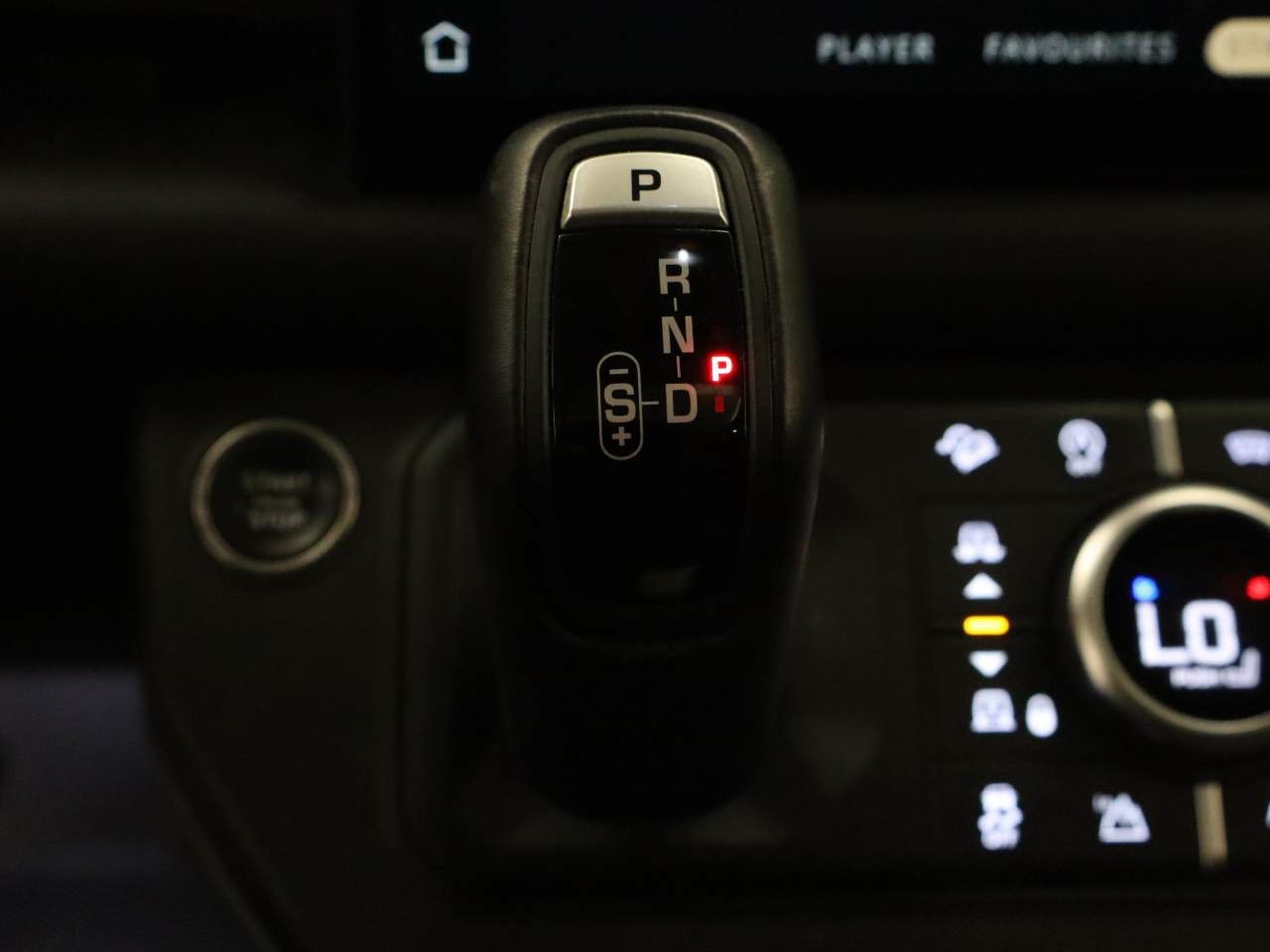 Used 2025 Land Rover Defender 130 X-Dynamic SE AWD/4WD image 9