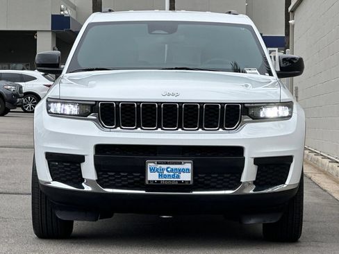 Used 2024 Jeep Grand Cherokee L Laredo RWD image 11