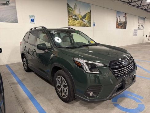 Used 2023 Subaru Forester Premium image 5