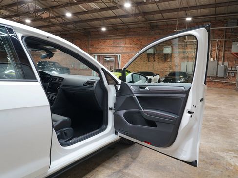 Used 2018 Volkswagen GTI SE w/ SE Leather Package FWD image 47