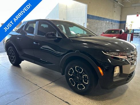 Used 2022 Hyundai Santa Cruz SE FWD image 2