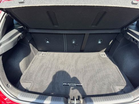 Used 2019 Hyundai Elantra GT FWD image 12