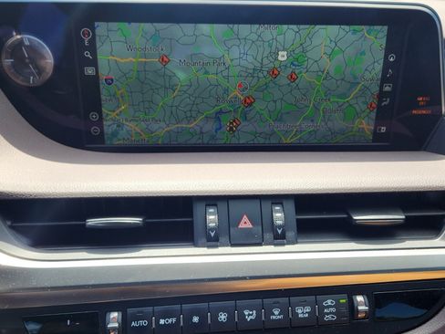 Used 2020 Lexus ES 300h w/ Premium Package FWD image 10