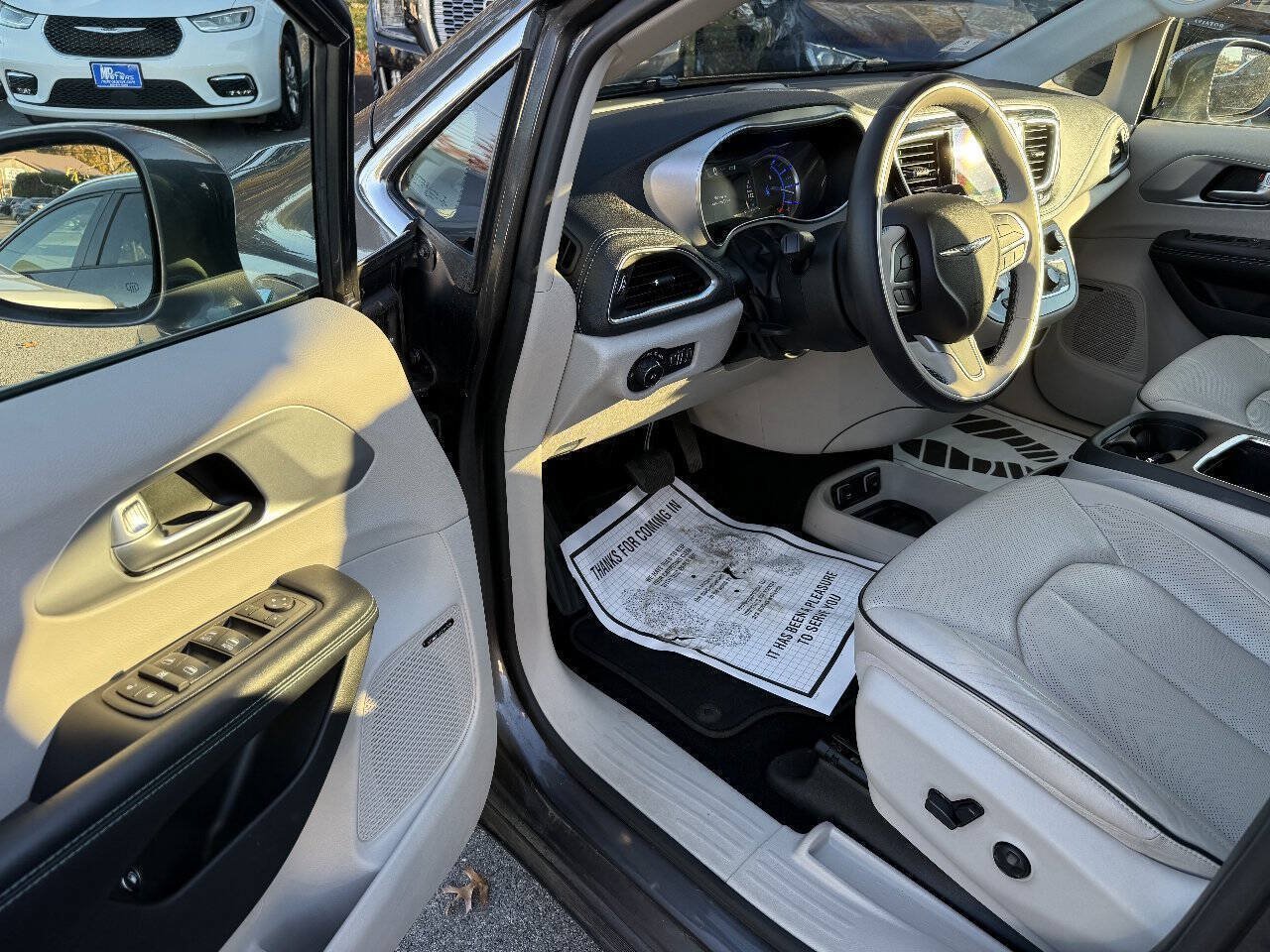 Used 2018 Chrysler Pacifica Limited w/ Advanced Safetytec Group FWD image 20