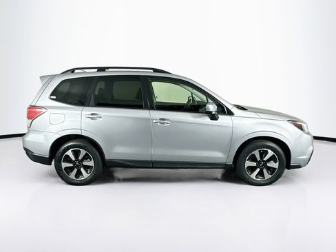 Used 2017 Subaru Forester 2.5i Premium AWD/4WD image 10