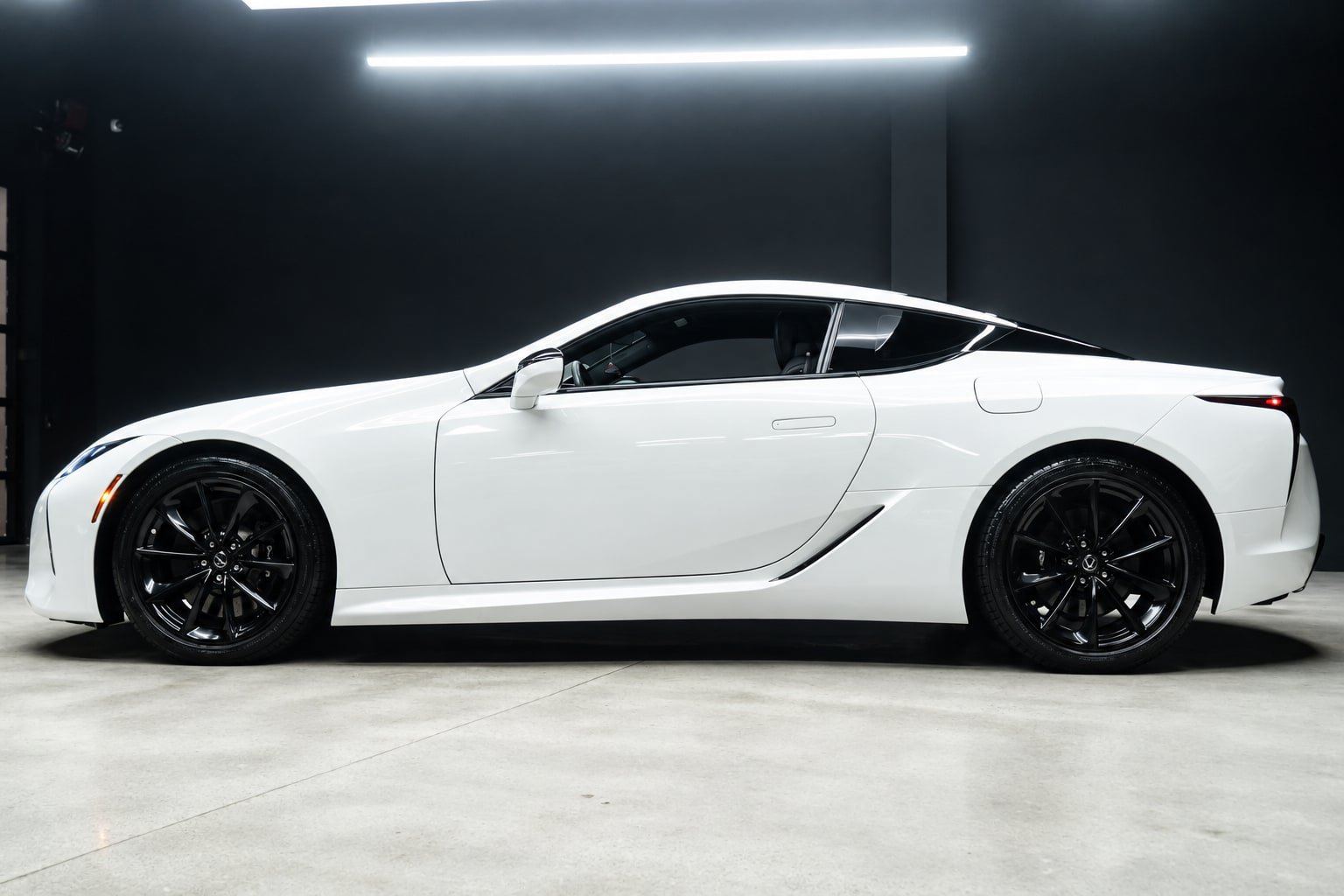 Used 2018 Lexus LC 500 Coupe w/ Touring Package RWD image 9