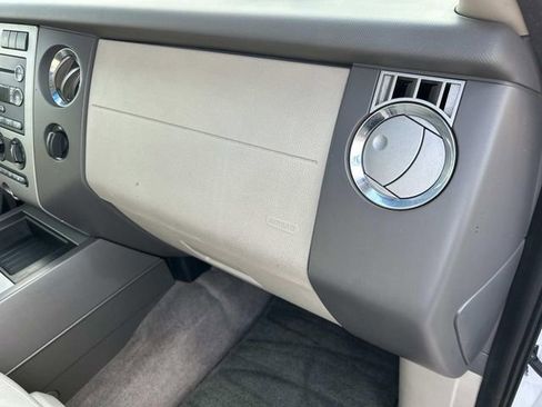 Used 2011 Ford Expedition EL XLT image 29