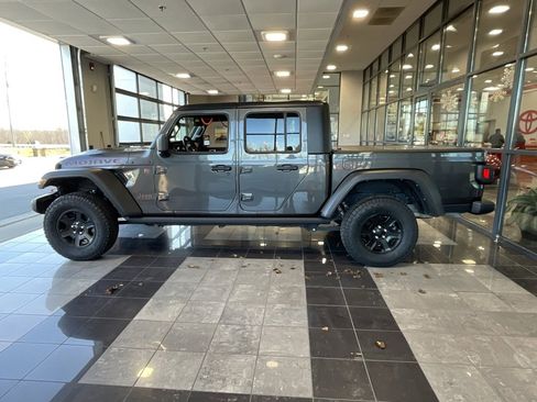 Used 2022 Jeep Gladiator Mojave w/ Cold Weather Group image 4