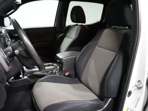 Used 2021 Toyota Tacoma TRD Off-Road image 6