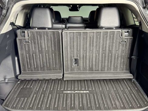 Used 2021 Toyota Highlander XLE FWD image 34