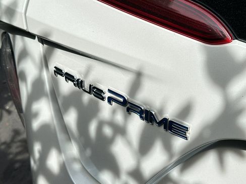 Used 2017 Toyota Prius Prime Premium image 7