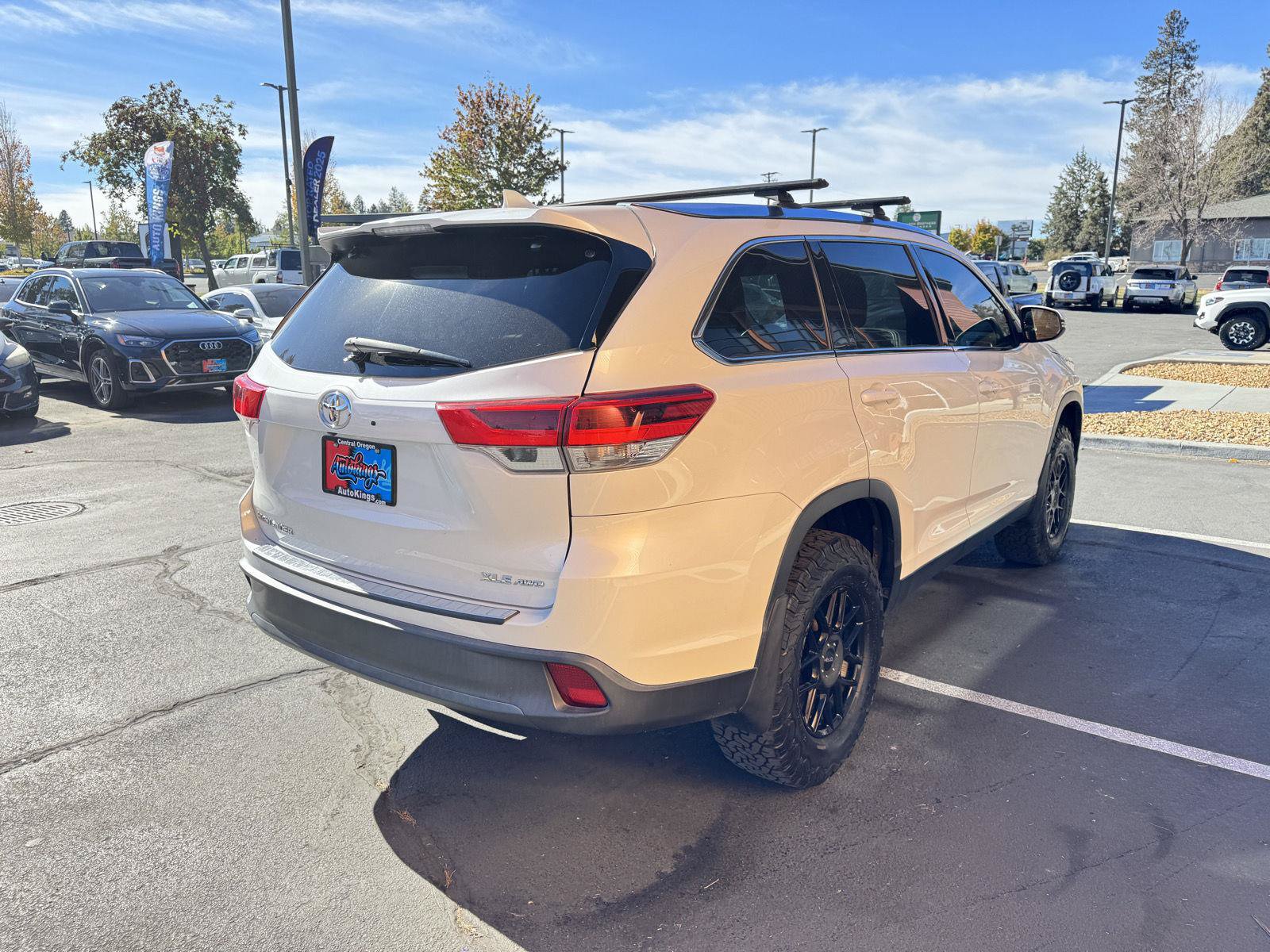 Used 2019 Toyota Highlander XLE AWD/4WD image 5