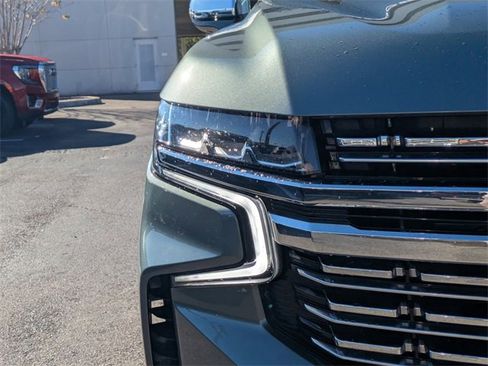 Used 2024 Chevrolet Suburban Premier image 8