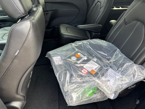 New 2026 Chrysler Pacifica Select FWD image 19