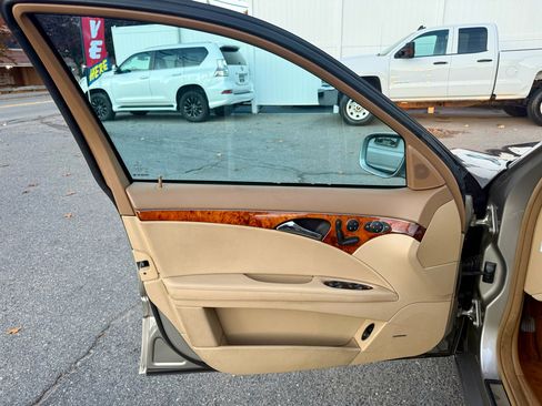 Used 2008 Mercedes-Benz E 350 Luxury image 14