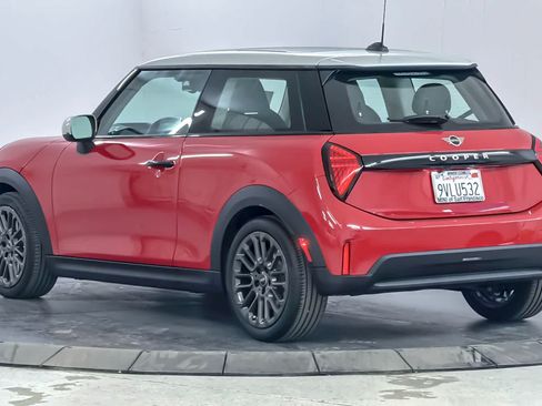 Certified 2025 MINI Cooper 2-Door Hardtop FWD image 6