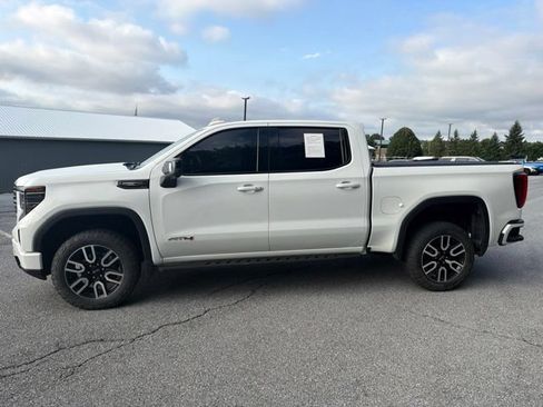 Used 2023 GMC Sierra 1500 AT4 w/ AT4 Premium Package AWD/4WD image 4