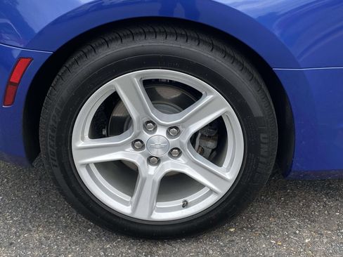 Used 2023 Chevrolet Camaro LT RWD image 8