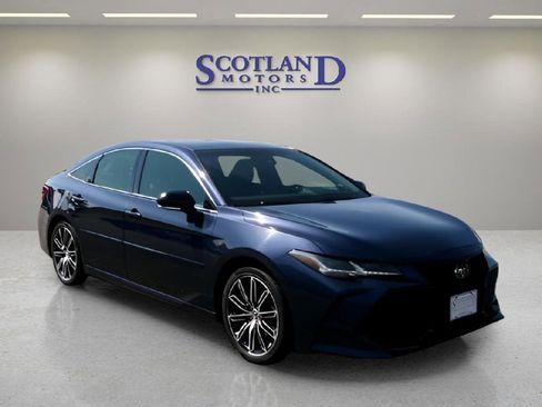 Used 2020 Toyota Avalon Touring image 4