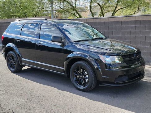 Used 2020 Dodge Journey SE w/ SE Popular Equipment Group FWD image 2