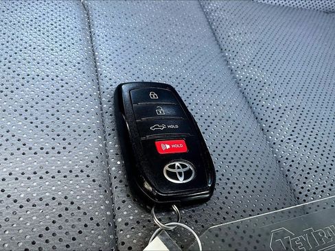Used 2022 Toyota Tundra SR5 w/ SR5 Premium Package AWD/4WD image 36