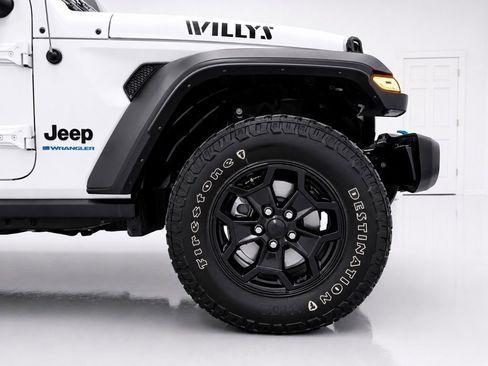 Used 2023 Jeep Wrangler Unlimited w/ Cold Weather Group AWD/4WD image 8