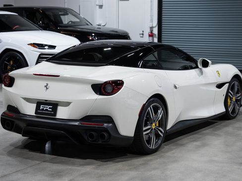 Used 2019 Ferrari Portofino image 13