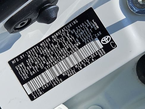 Used 2021 Toyota Corolla SE w/ Carpet Mat Package (TMS) FWD image 36