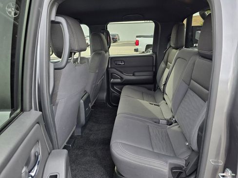 Used 2023 Nissan Frontier SV w/ Midnight Edition Package image 18