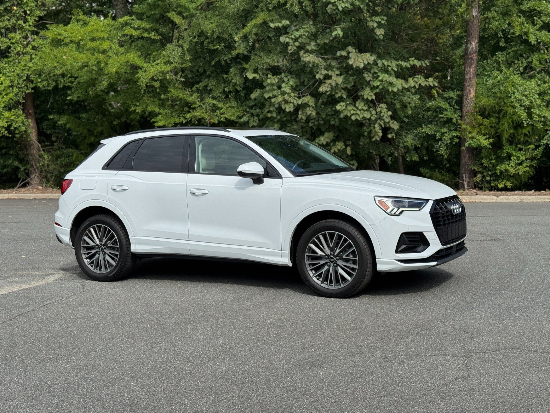 Used 2023 Audi Q3 2.0T Premium w/ Convenience Package AWD/4WD image 15